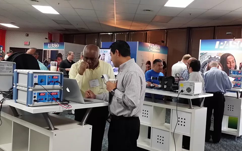 Brolight-Giáo dục khoa học và quang tử tiên phong